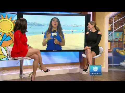 Francisca Lachapel & Karla Martinez hot legs - Despierta America - 11/07/16