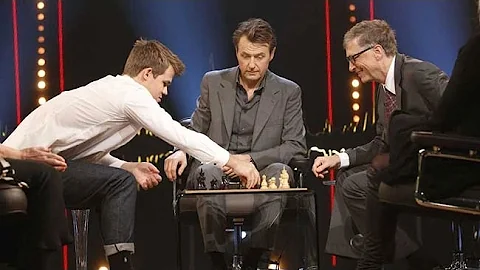 Bill Gates gets interviewed and plays chess agains...