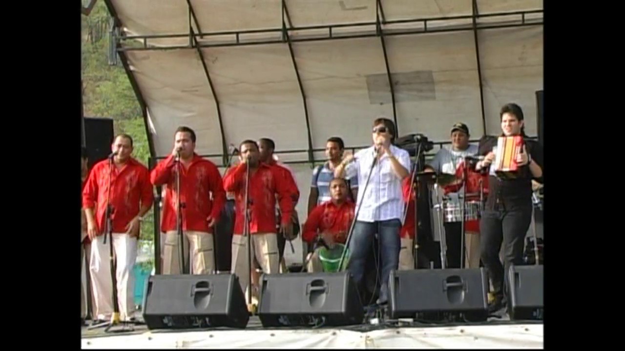 Me Gusta Me Gusta - Silvestre Dangond & Juancho De La Espriella - En Santa Marta playa mujeres