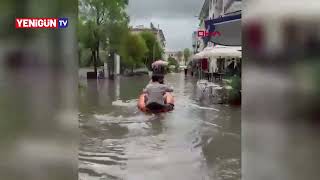Muğla&#39;da sağanak; sokakta botla kürek çekildi, deniz kahverengiye döndü