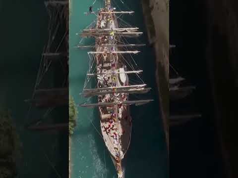 🤩 Quand le Belem et la flamme olympique traversent l’incroyable canal de Corinthe ! #shorts #jo2024