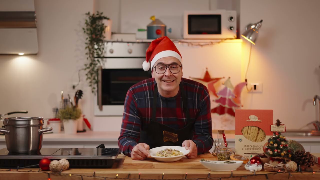 Maccheroncini di Campofilone IGP al ragù bianco e piselli - Ricetta per le feste di Natale