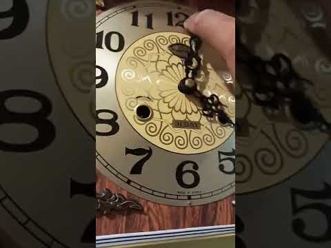 للبيع ساعة حائط كوري ملو 2 مفتاح شغاله بحاله فوق الممتاز ويوجد بها نتيجة بكرتونه جديده لم تستخدم