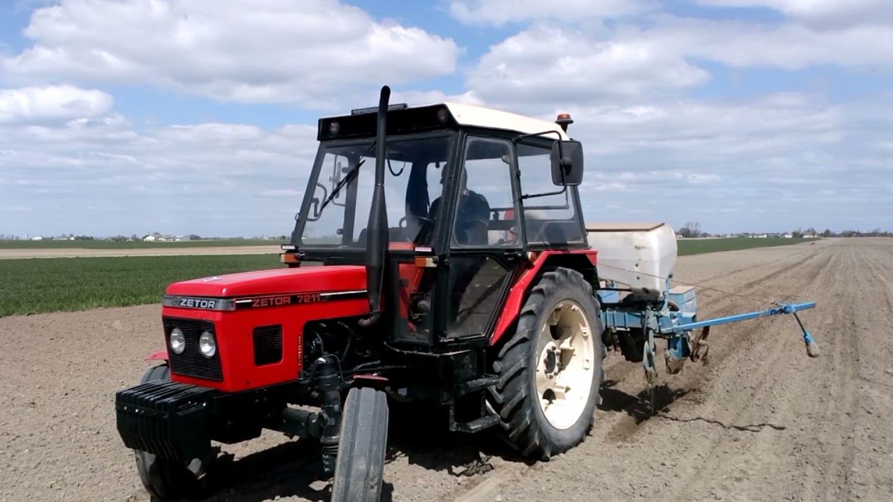 Siew kukurydzy 2021 ZETOR 7211 + MONOSEM PNU