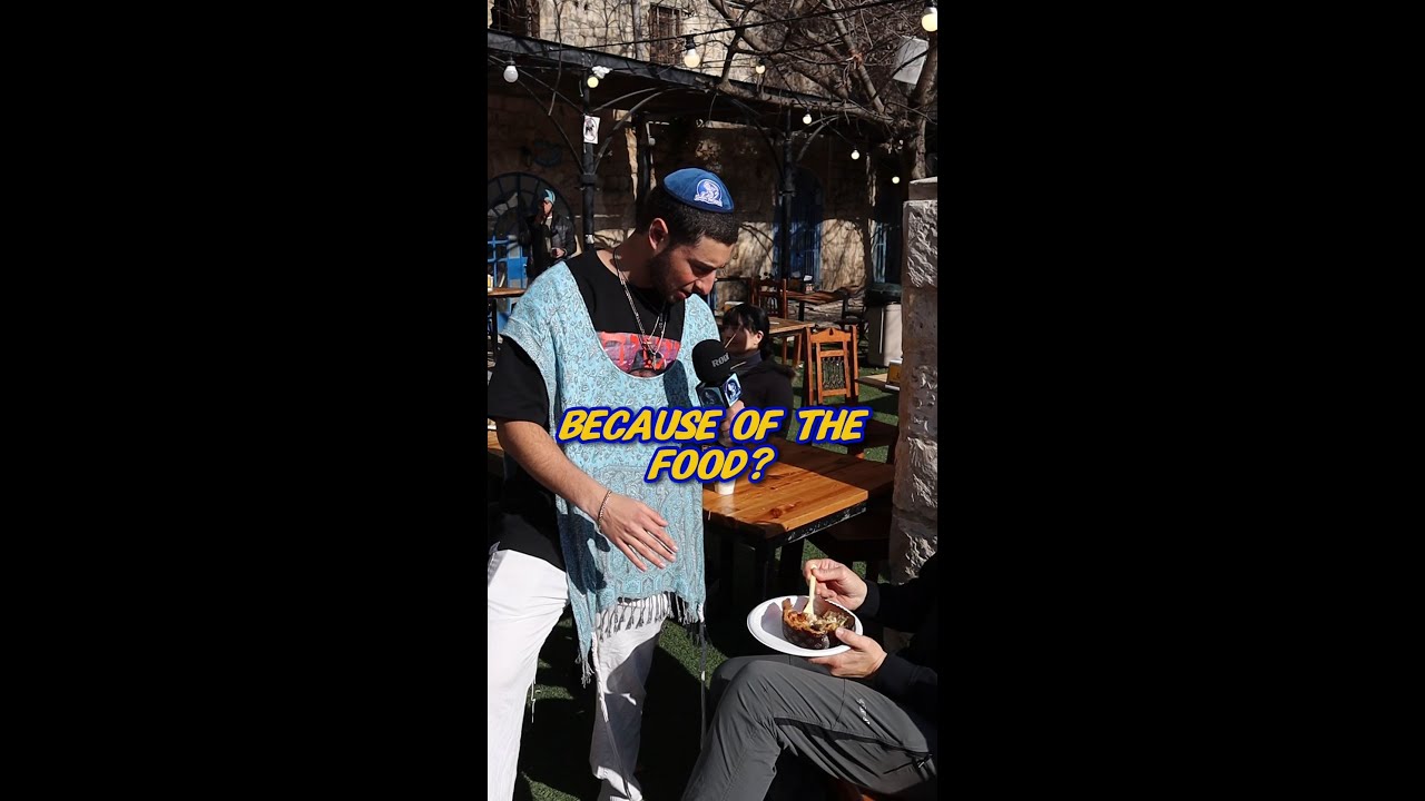 Holy Tzvat eating yid!