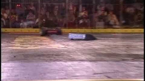 Battlebots Season 2.0: Toe Crusher vs Flatbot part 1