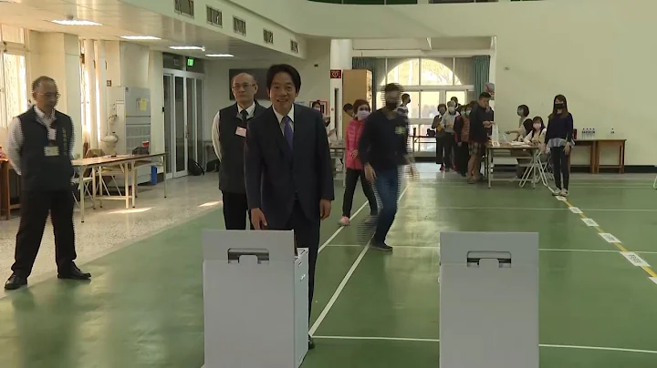 Taiwan's governing Democratic Progressive Party‘s presidential candidate William Lai casts his vote - DayDayNews