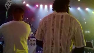 Nene tocando Congas com Reinaldo Axe 90 graus .música Deus e brasileiro