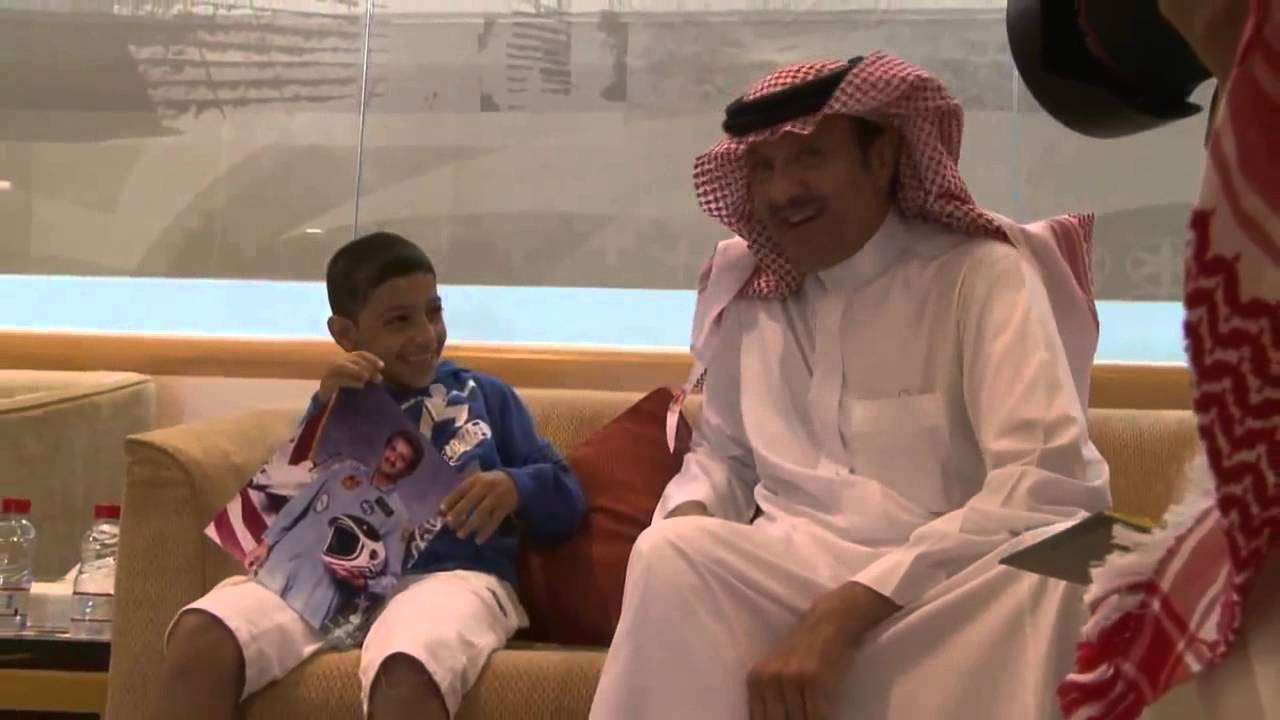 لقاء سمو الأمير سلطان بن سلمان بالطفل فيصل الحارثي