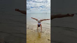 Handstands In The Sand #Handstandworkout #Flexibility #Yogagirl