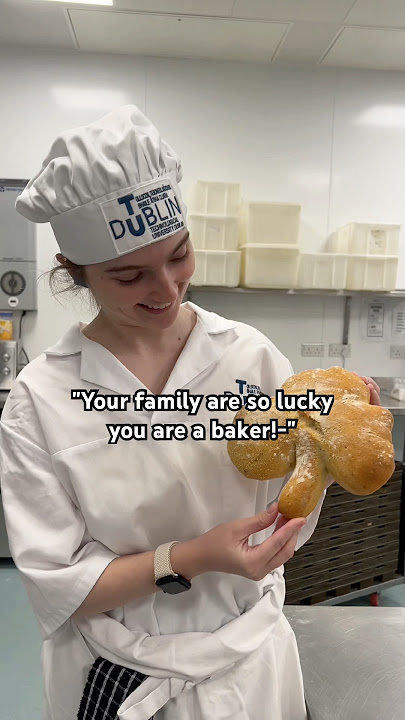 My cake FELL APART- 😭 #baker #pastryschool