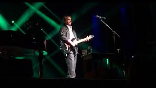 Watch Chris De Burgh The Light On The Bay video