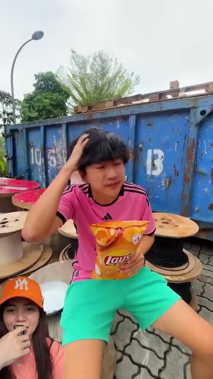 REBUTAN CIKI CEMILAN KALENG TERNYATA ADA SAUS KEJU ⁉️#shorts #funny #dubbing