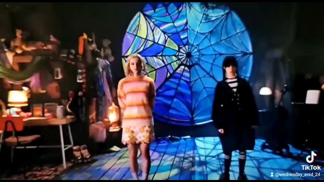уэнздей и энит - YouTube