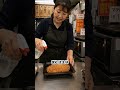 見切り品のトンカツ、そのまま電子レンジで温めないでください。これをするだけでサクサクの食感が戻ります。