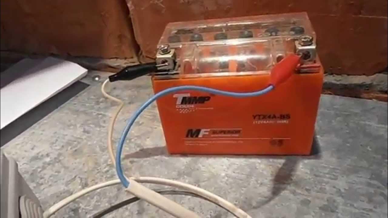 Автомобильный акб 12. Зарядное устройство кедр-авто 12в индикатор аккумулятор заряжен. Как зарядить аккумулятор. Инвертор 12в 220в для акб. Зарядка аккумулятора автомобиля от бензогенератора.