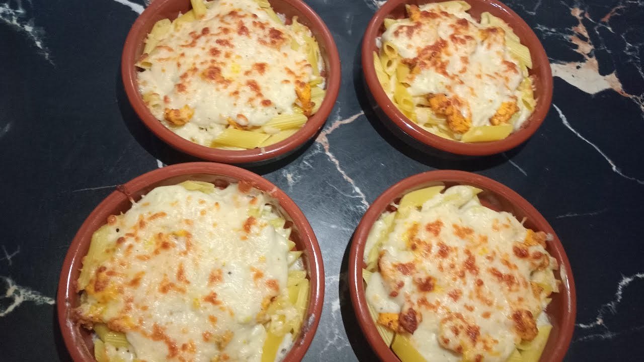 ألذ باستيشيو 🥘بالمقرونية وصدر دجاج 🐔والصلصة لذيذة وسهلة😋👌🏻