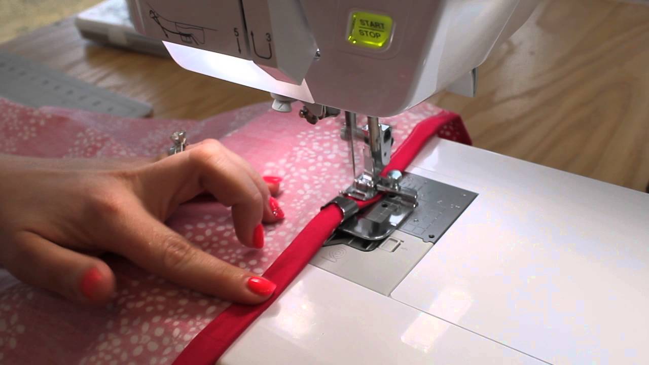 Wide 1/2 rolled hem foot. Sewing a continuous circle. 