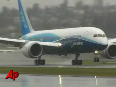 Raw Video: New Boeing 787 Makes First Landing