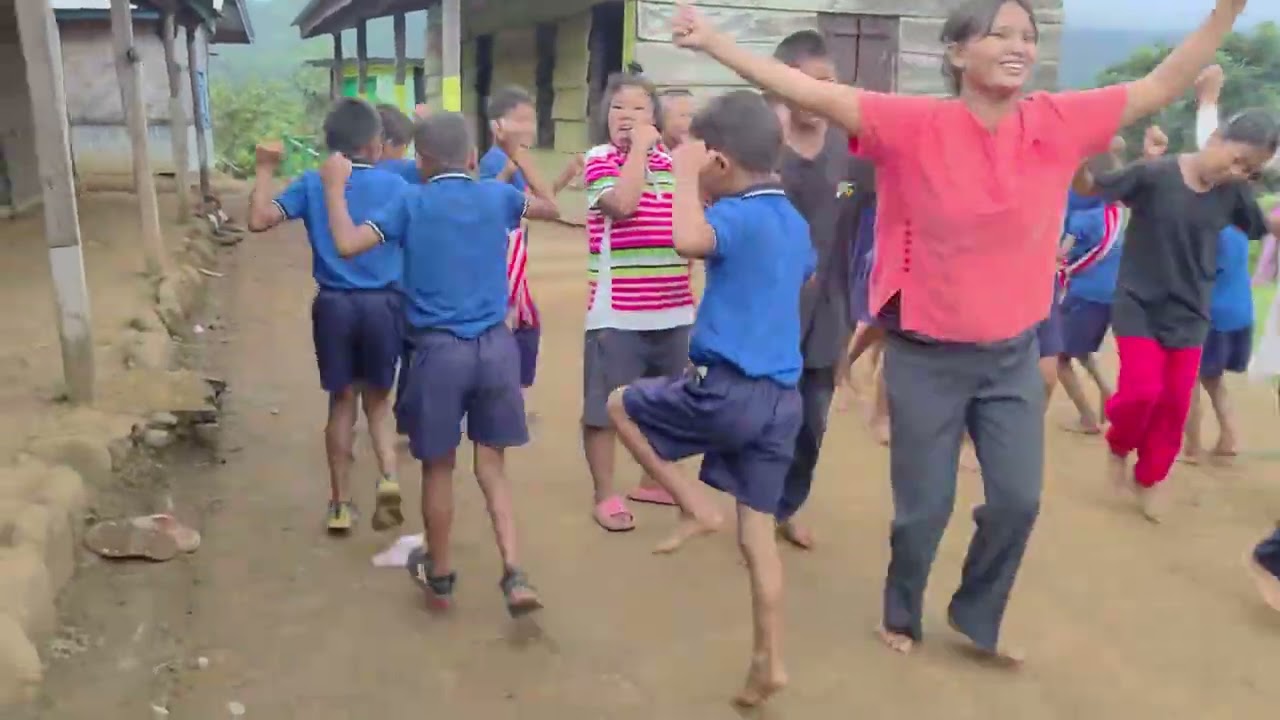 School Students On Practices Traditional Dance..😆🤣 The way they moved is so cute.😍.