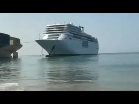 Costa neoRomantica beaching