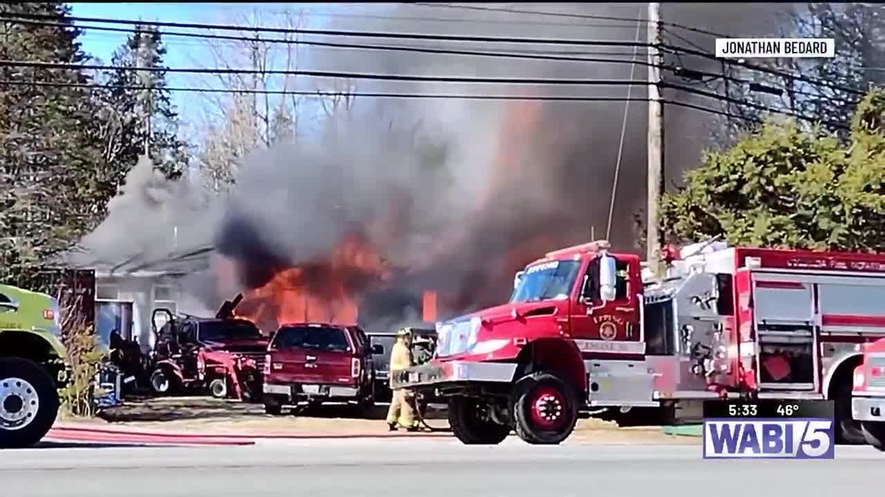 Crews battle house fire in Columbia Friday - YouTube