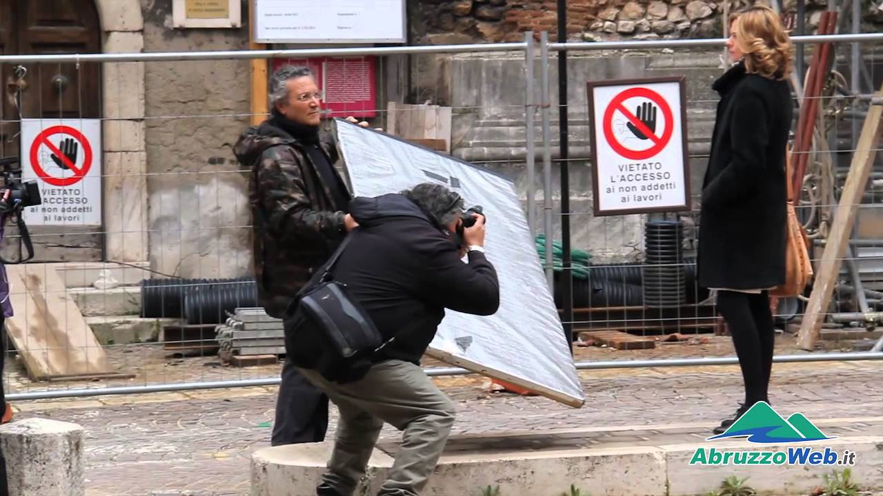 L'AQUILA: ''I CESARONI'' GIRANO IN CENTRO STORICO TELECAMERE ACCESE SULLA CITTA' ANCORA FERITA