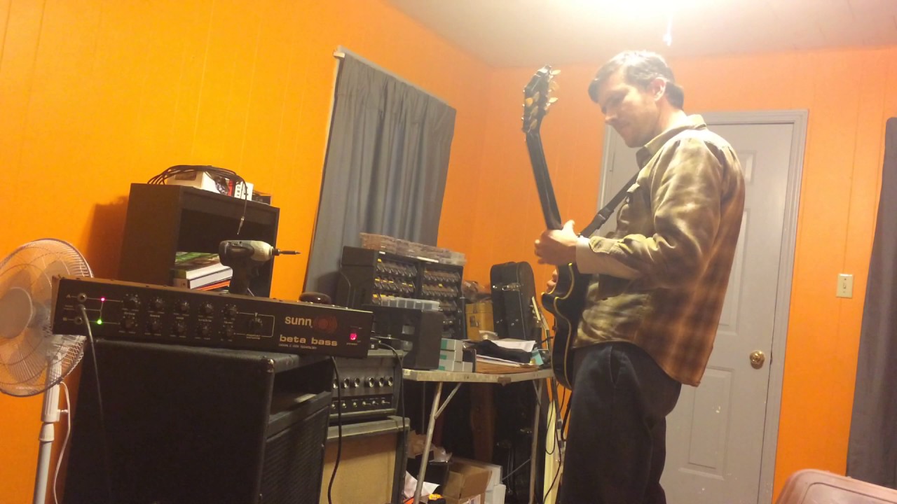 Sunn Beta Bass guitar riffage