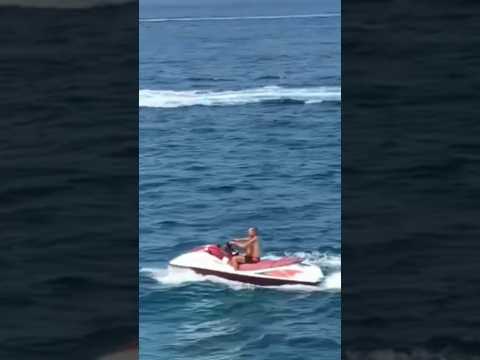 الملك محمد السادس يمارس رياضته المفضلة جيتسكي على شاطى كابونيكرو تطوان 22 يونيو 2025