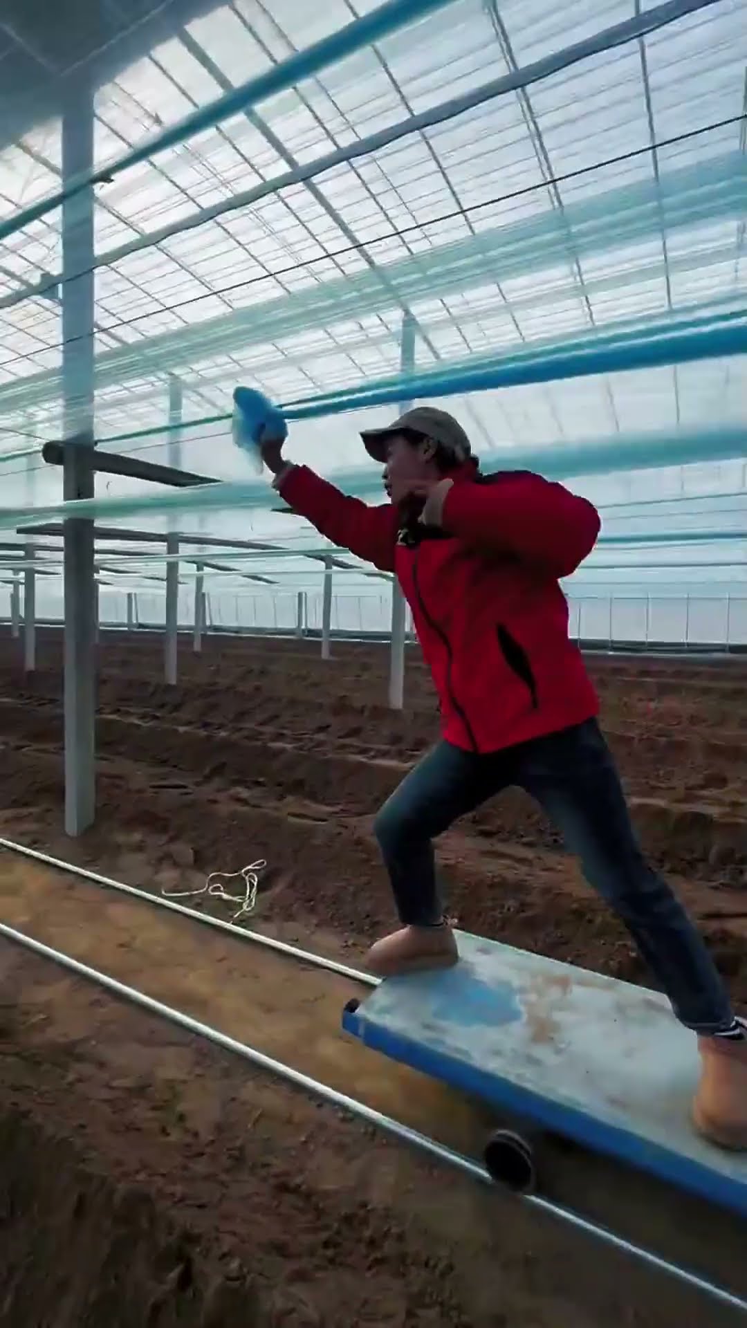 Plastic film installation process- Good tools and machinery make work easy