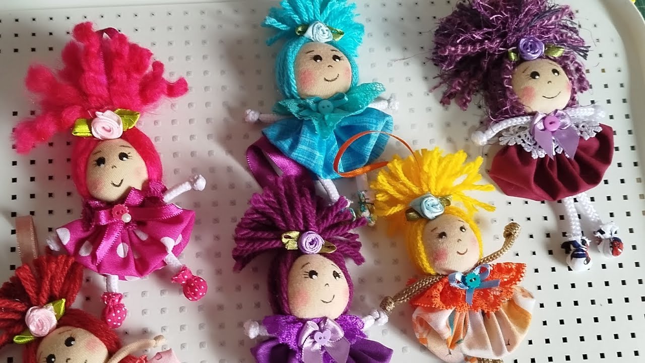 Vamos aproveitar retalhos e fazer essas lindas bonequinhas chaveirinhos