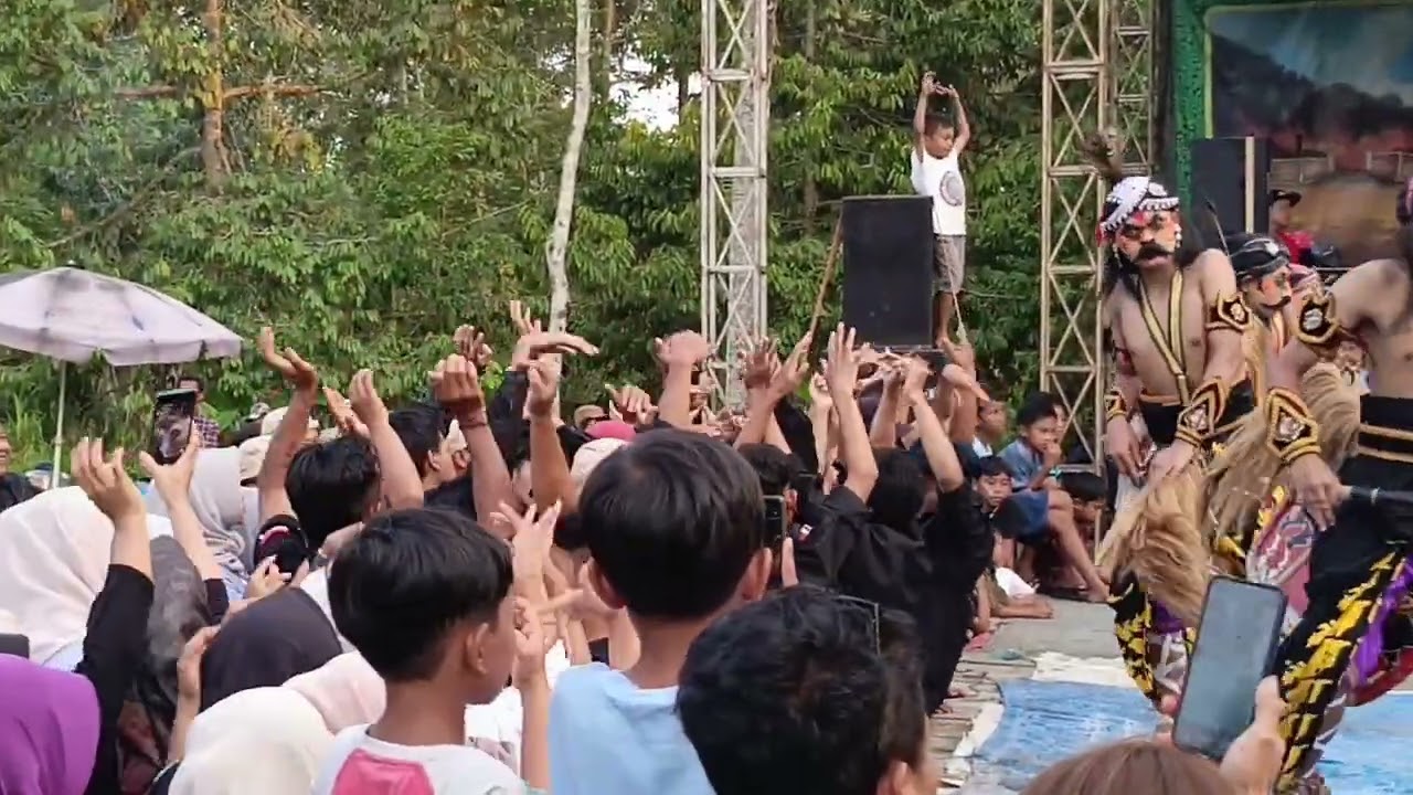 Warog Seni Sanggar Lumaras Budaya di Perayaan Lapangan Ngrantunan 2025