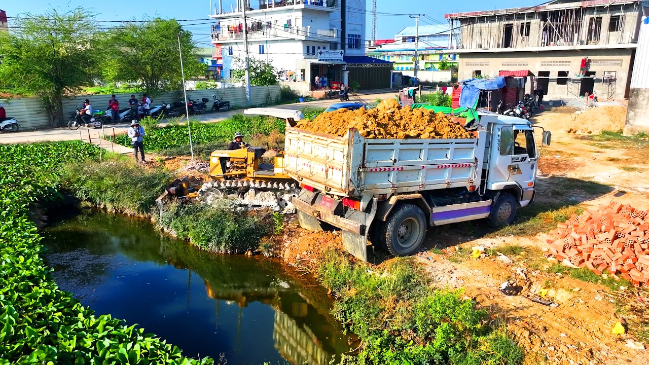 excellent land filling best project , dump truck 5 Ton transport soil , bulldozer push soil to water
