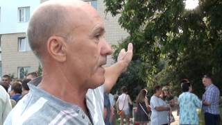 Тернопіль. Вул. Протасевича. Люди проти повій, пересунутої зупинки та магазину видео Сайты Тернополя