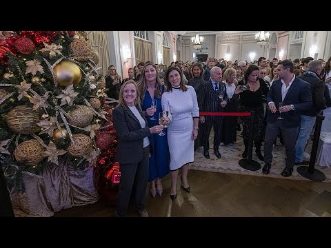Encendido del &aacute;rbol de navidad en el hotel real por los cuerpos y fuerzas de seguridad del Estado