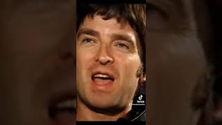 Download Lagu HE REFUSES TO SING IT! Oasis on Acquiesce lyrics Liam Noel MP3