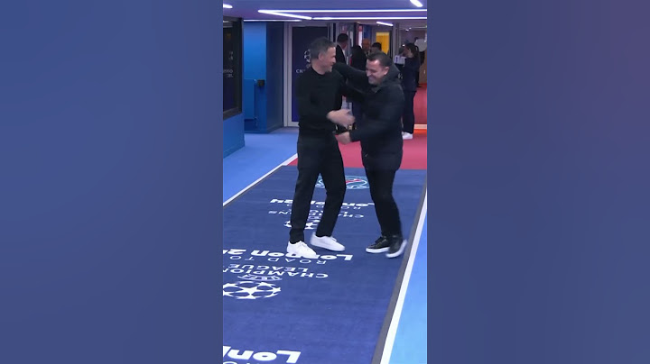 Luis Enrique gives Xavi Hernández a friendly welcome to Paris 🥊 🤣