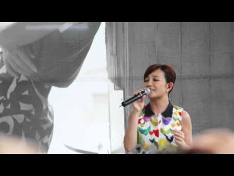2012-08-04 - 梁靜茹愛久見人心台北預購簽唱會 愛久見人心part1