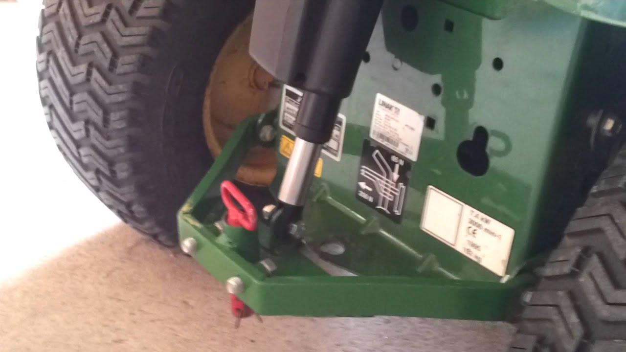 Sleeve hitch john deere stx38 - YouTube