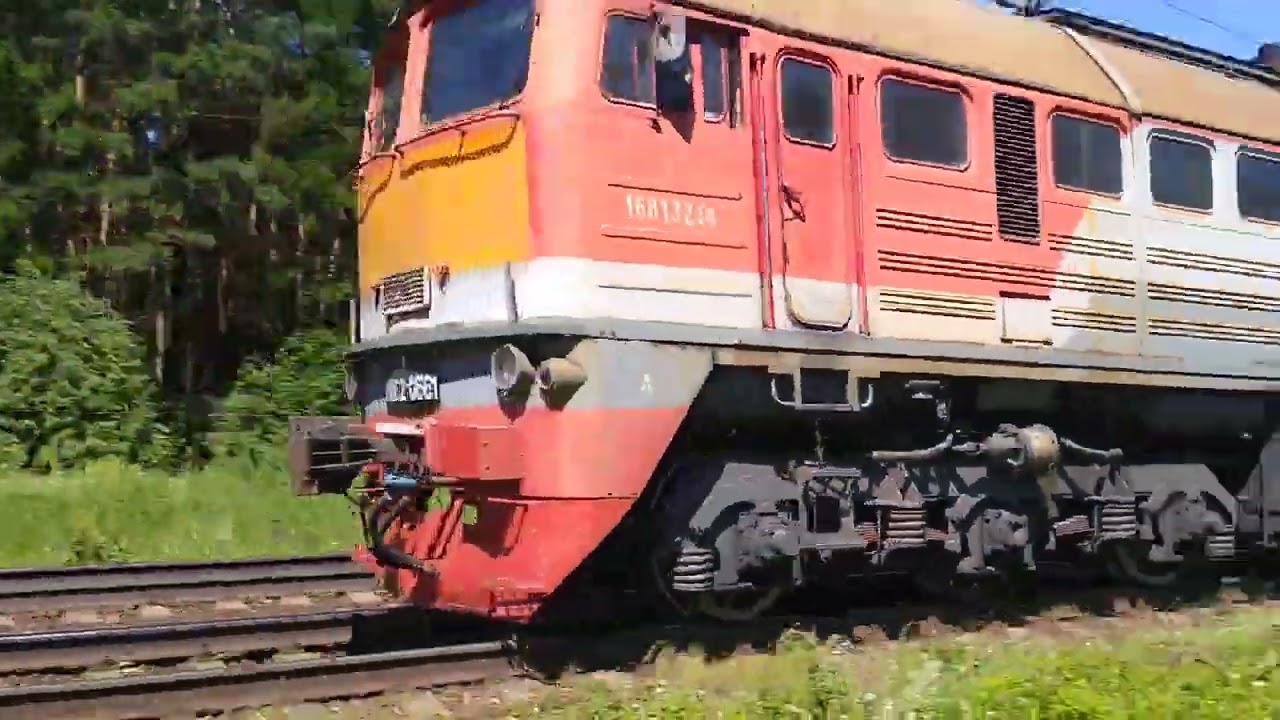 Тепловоз 2м62у-0661 следует резервом/Diesel locomotive 2m62u-0661 is operating as a reserve.