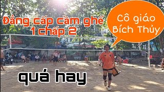 Cô giáo Bích Thủy cầm ghế đẳng cấp Chấp 2 A Bằng ghế , Hưng Mi Nhon ki quáhấp dẫn