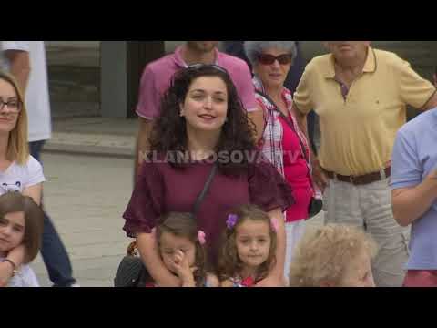 Video: Yana Rudkovskaya do t'i japë burrit të saj binjakë