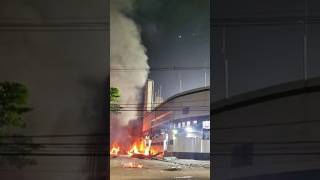 Santos fans set fire to the stadium last night after the fall and consecutive losses sorts soccer