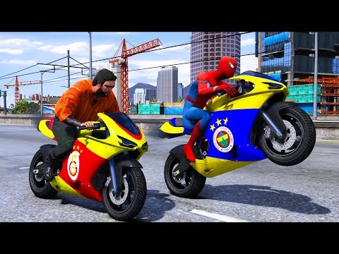 4 Büyükler Yarış Motorları Ön Kaldırma Parkurunda - GTA 5