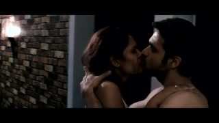 esha gupta kissing emraan hashmi in Raaz 3