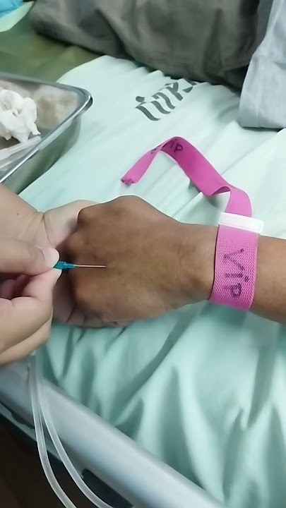Siapa nih yang pasang infus gak suka pake handscoon 🫣#shortvideo