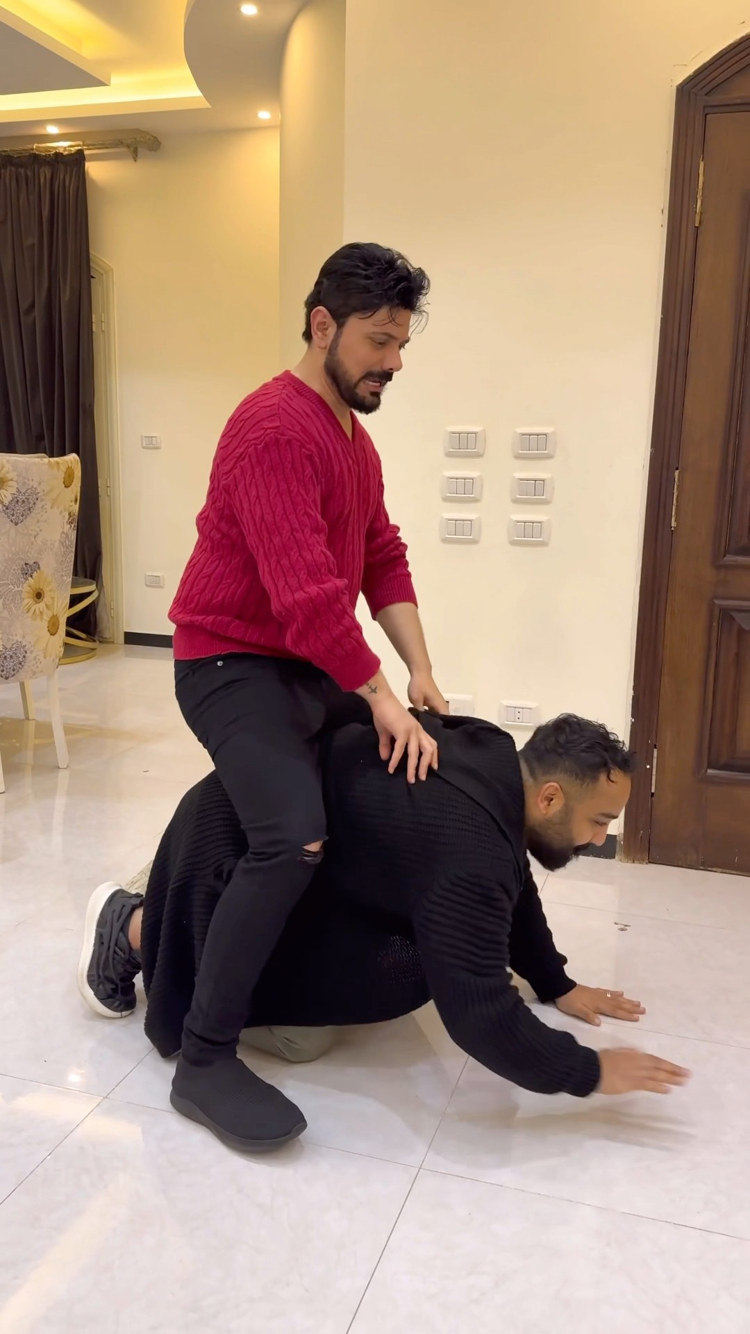 جاكرتها و ركبت على صديقي