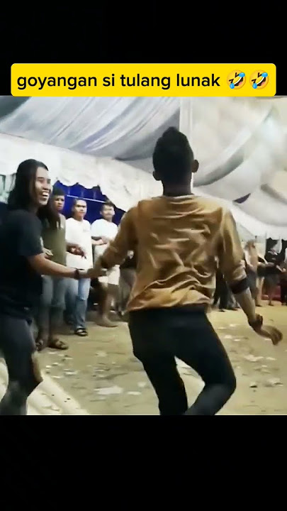 goyangan si tulang lunak bikin ngakak #funnymoments #komedi #goyang #ngakak #tulanglunak #kocak