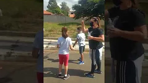 Qual é a origem da brincadeira caiu na rede é peixe?