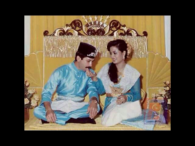 Raja Zarith Sofiah & Sultan Ibrahim Royal Wedding 10th Sept 1983 class=